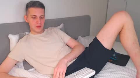 Oliver online show from February 4, 5:30 pm