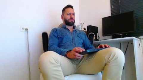 oliver online show from April 13, 3:45 pm