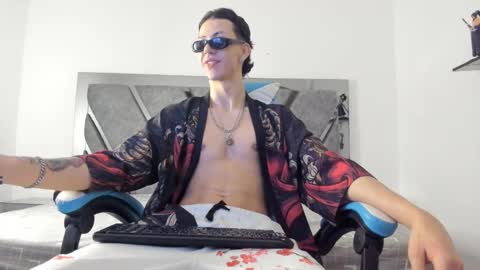 oliverthompson_01 online show from January 9, 5:44 am