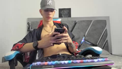 oliverthompson_01 online show from December 6, 5:42 am