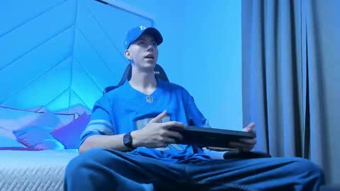 oliverthompson_01 online show from April 18, 2:46 am