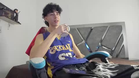 oliverthompson_01 online show from March 7, 1:09 am