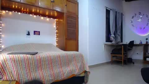 olliver_twink online show from April 17, 2:03 am