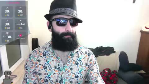 Snapshot of ona_nisme chatting on December 8, 5:44 pm ona nisme online show from December 8, 5:44 pm