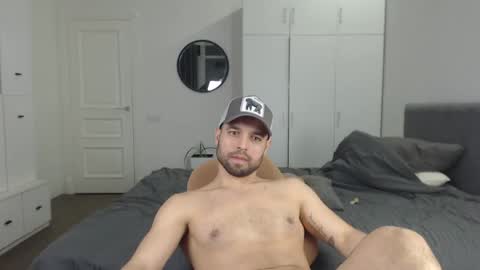 onebestlover online show from February 26, 8:09 pm