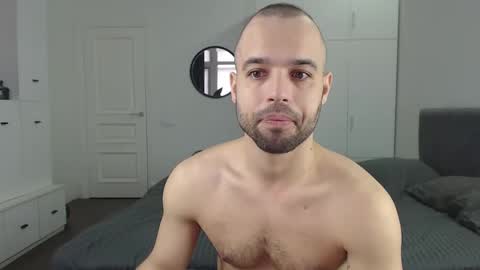 onebestlover online show from February 12, 8:38 am