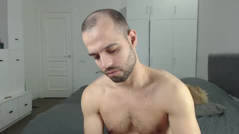 onebestlover online show from February 7, 8:01 am