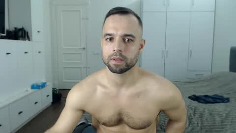 onebestlover online show from April 3, 1:52 pm