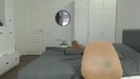 onebestlover online show from February 6, 8:07 am