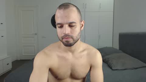 onebestlover online show from February 21, 8:39 am