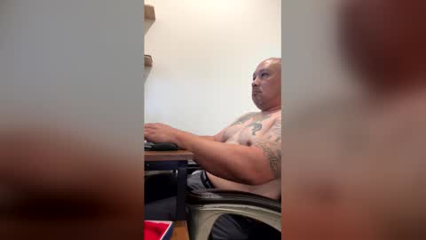 onetreehill1976 online show from April 20, 6:10 pm