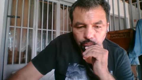 oscarjhe3512 online show from November 17, 7:17 pm