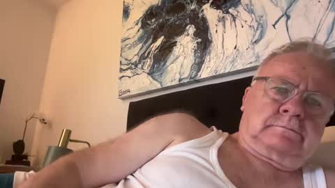 ozhairybearxxxx online show from December 7, 8:44 am