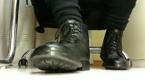 Snapshot of pablomenesssl chatting on February 17, 11:31 pm Pablo Meness online show from February 17, 11:31 pm