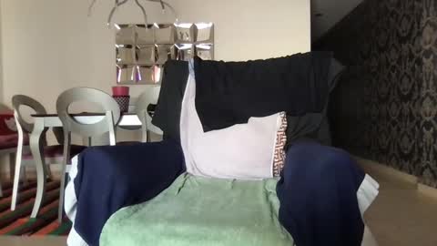 Snapshot of paradise_bird01 chatting on October 23, 2:31 pm Paradise Bird01 online show from October 23, 2:31 pm