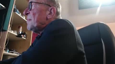 pascal88881 online show from November 18, 3:27 pm