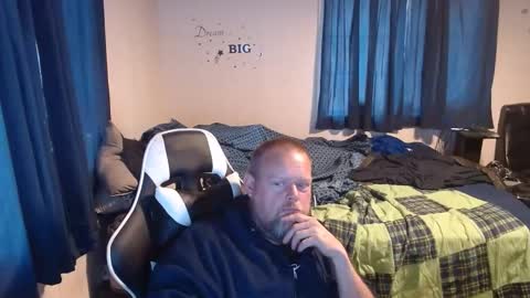 pecker40 online show from January 5, 8:00 pm