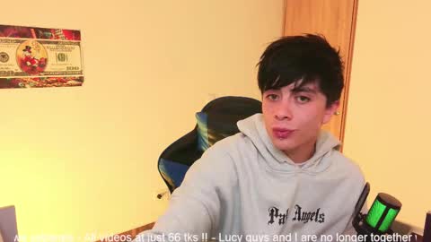 Snapshot of perceo09 chatting on March 8, 4:09 am giovanny or andres you decide online show from March 8, 4:09 am