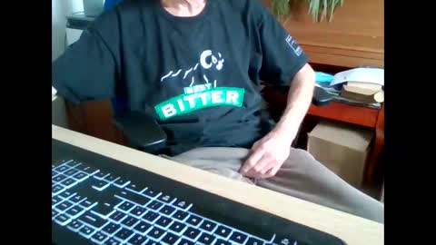 Snapshot of petitwilly chatting on October 13, 10:21 am petitwilly online show from October 13, 10:21 am