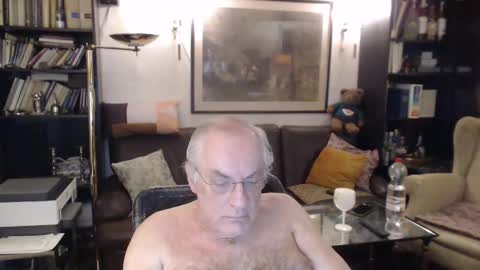 Snapshot of philoumis2 chatting on February 3, 10:32 pm Philippe online show from February 3, 10:32 pm