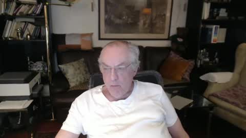 Snapshot of philoumis2 chatting on February 1, 11:37 pm Philippe online show from February 1, 11:37 pm