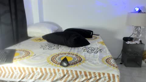 pikoro_gomez online show from December 18, 1:34 am