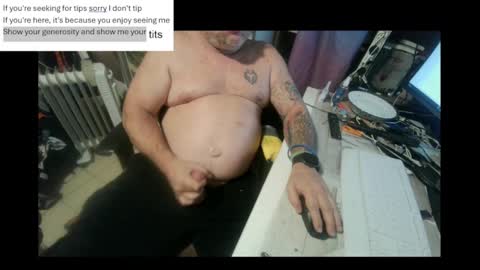 Snapshot of pini_z chatting on March 11, 7:58 pm pini_z online show from March 11, 7:58 pm