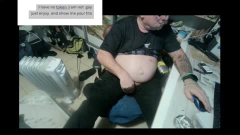 Snapshot of pini_z chatting on December 24, 9:00 pm pini_z online show from December 24, 9:00 pm