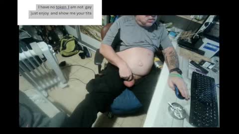 Snapshot of pini_z chatting on December 23, 3:01 pm pini_z online show from December 23, 3:01 pm