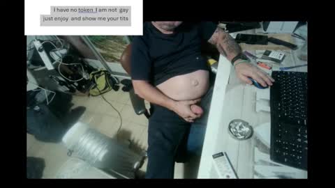 Snapshot of pini_z chatting on December 27, 2:25 am pini_z online show from December 27, 2:25 am