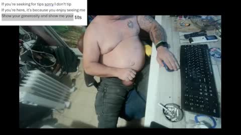 Snapshot of pini_z chatting on January 14, 5:23 pm pini_z online show from January 14, 5:23 pm