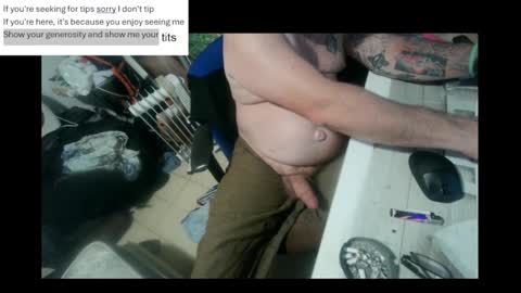 Snapshot of pini_z chatting on March 8, 8:35 pm pini_z online show from March 8, 8:35 pm