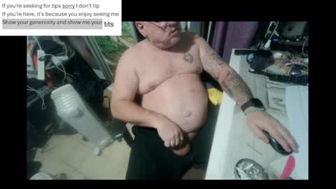 Snapshot of pini_z chatting on February 23, 8:53 pm pini_z online show from February 23, 8:53 pm