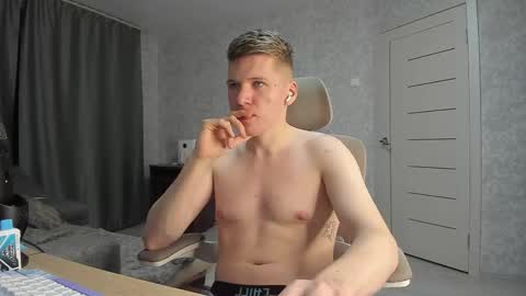 Pierre online show from December 5, 5:53 pm