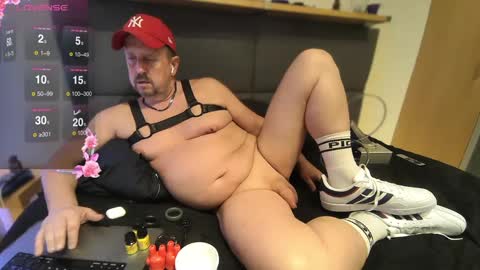 poppersbator73 online show from March 9, 5:49 pm