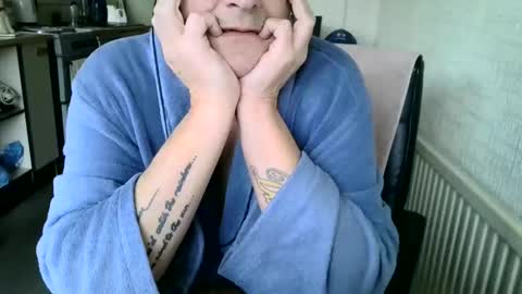 poshman65 online show from December 8, 10:30 am