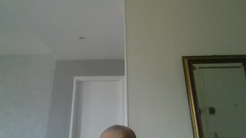 Snapshot of pourquoi_toi chatting on October 22, 7:23 am pourquoi_toi online show from October 22, 7:23 am