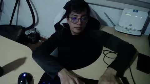 powerfulzeus2 online show from November 1, 2:04 am