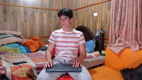 Snapshot of powertwinky chatting on February 11, 1:20 am chris independent  online show from February 11, 1:20 am