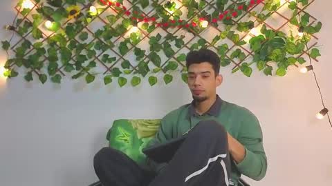 prince_arthur77 online show from March 8, 4:27 am