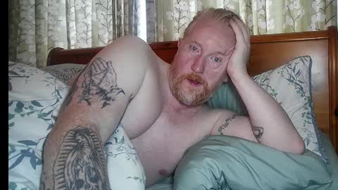 Snapshot of r_o_h_a_n chatting on October 11, 9:35 am r_o_h_a_n online show from October 11, 9:35 am