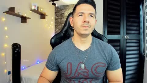 Jonas online show from February 25, 8:51 pm