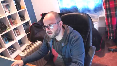 ravingr3d3 online show from March 7, 9:07 am