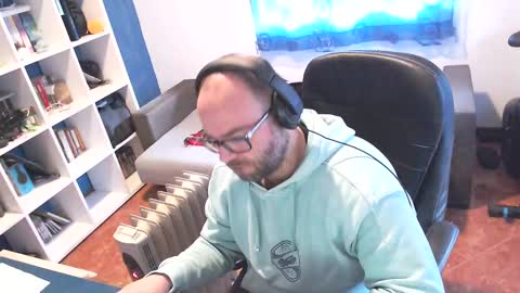 ravingr3d3 online show from March 8, 3:33 pm