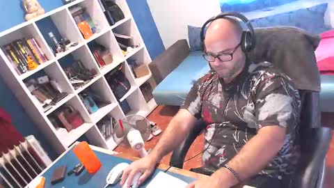 ravingr3d3 online show from September 11, 2:05 pm