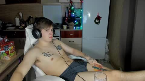 Snapshot of ray_hill chatting on December 31, 9:50 pm Ray online show from December 31, 9:50 pm