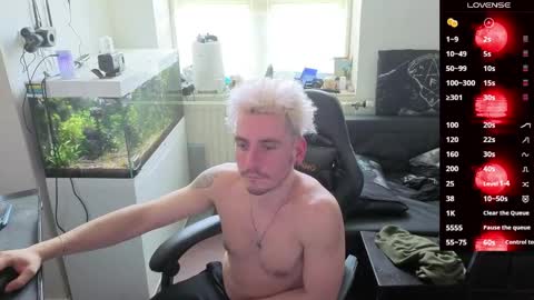 Rayzel online show from April 12, 11:55 am