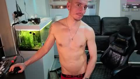 Rayzel online show from February 3, 12:30 am