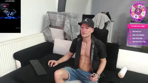 Snapshot of reallyman7 chatting on February 16, 10:10 pm Ask me online show from February 16, 10:10 pm