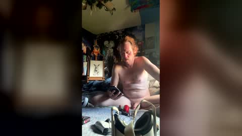 redtailedfawkes999 online show from April 30, 8:57 pm